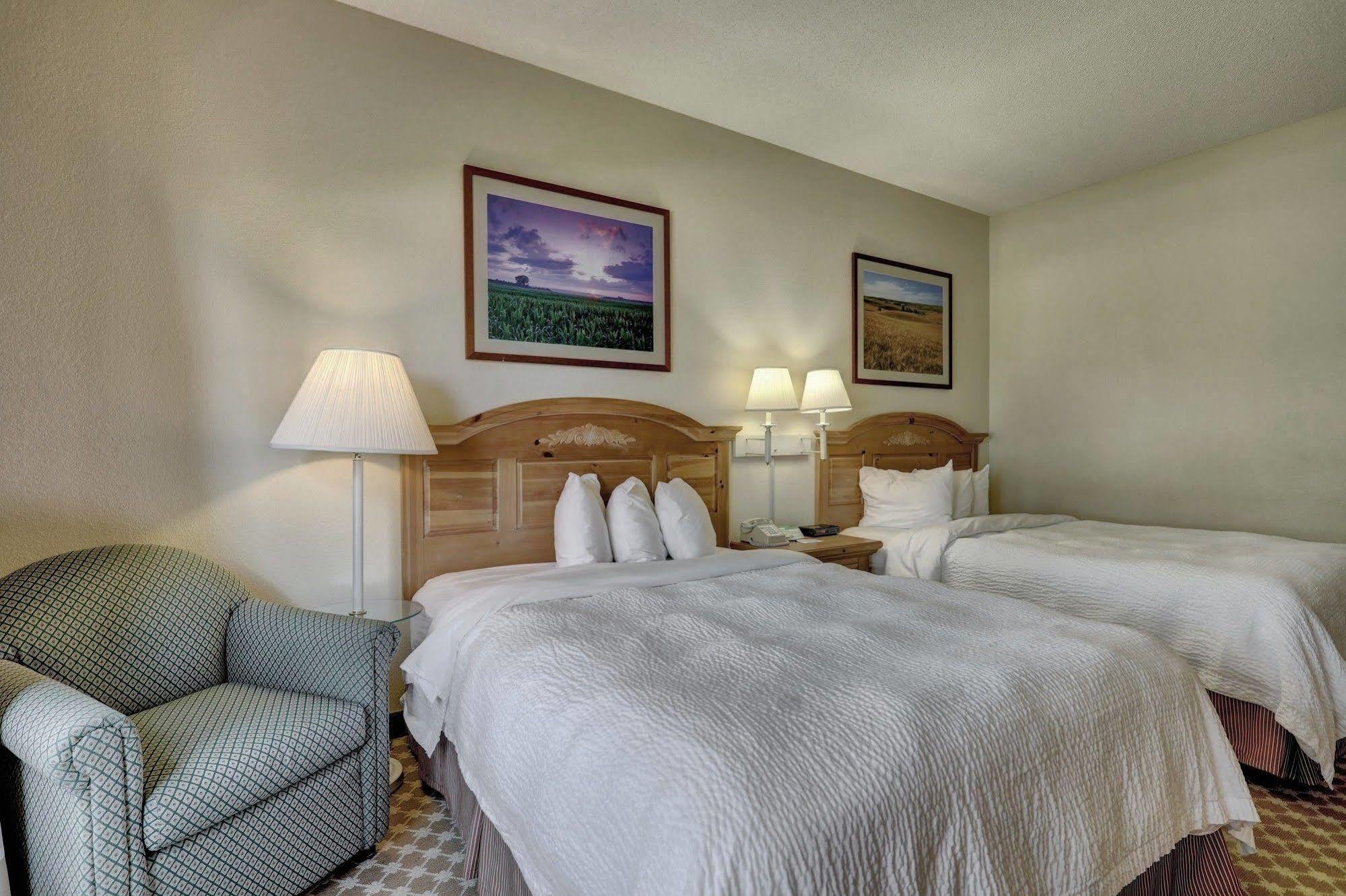 Lancaster & Hotel 2*